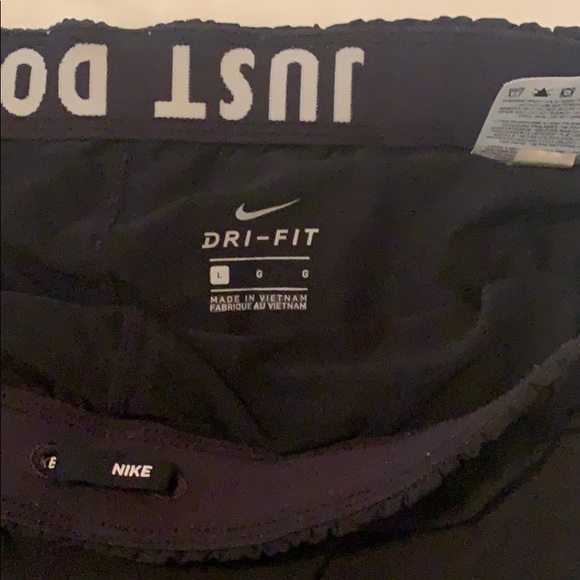 Nike running shorts - Picture 2 of 3